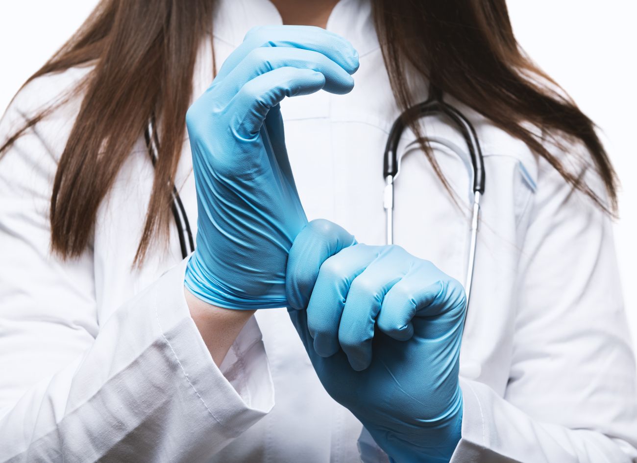 Zagrożenia biologiczne w służbie zdrowia – jak chronić pracowników?