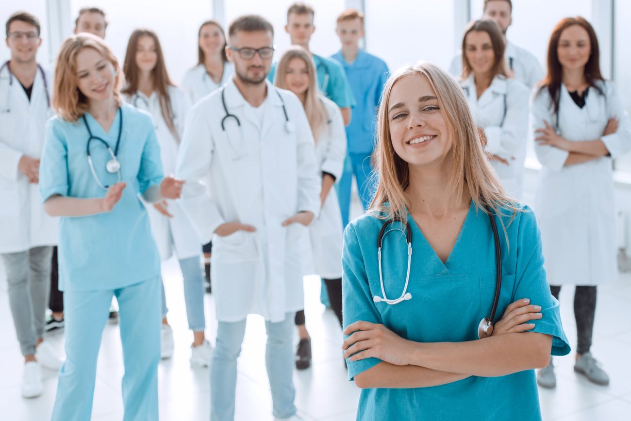 Zagrożenia biologiczne w służbie zdrowia – jak chronić pracowników?