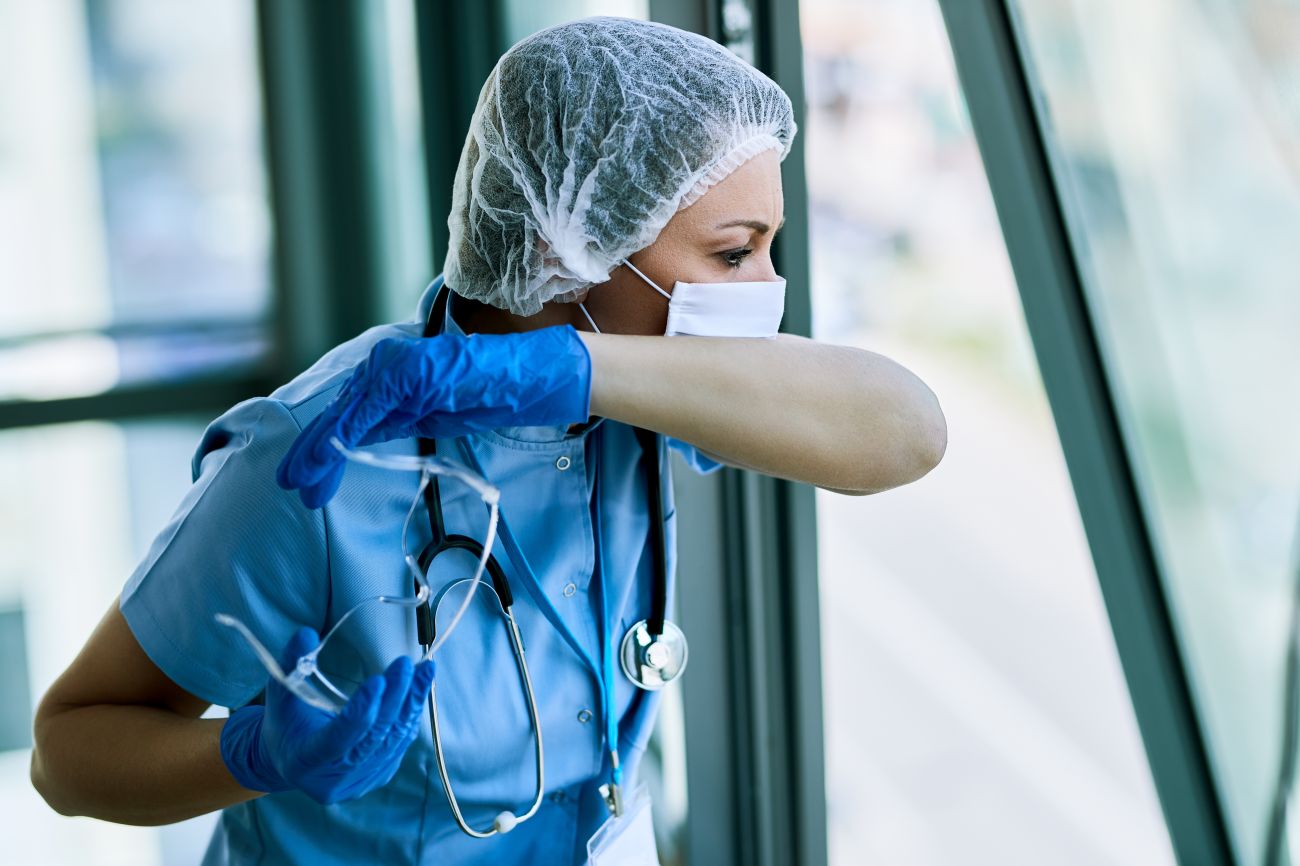Zagrożenia biologiczne w służbie zdrowia – jak chronić pracowników?